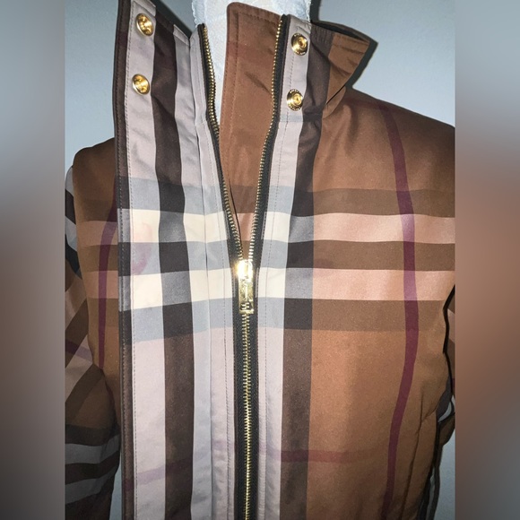 Burberry Medium Jacket - Picture 15 of 15